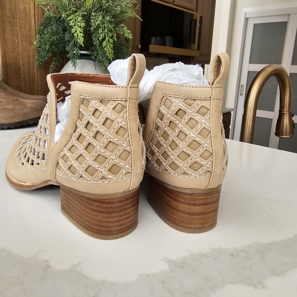Jeffrey Campbell Anthropologie Taggart Tan Beige Cutout Booties Ankle Boots - Picture 11 of 14